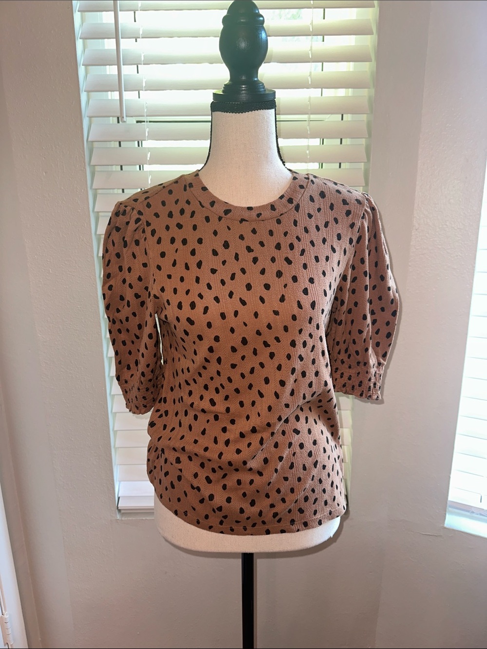 Lucky Brand Brown Dot Puff Sleeve Tee